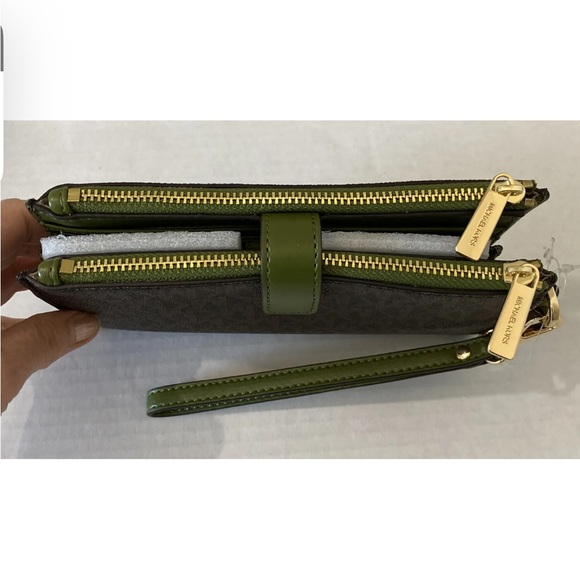 New Michael Kors Jet Set Travel Double zip wristlet wallet PVC Brown / Evergreen - Picture 3 of 6